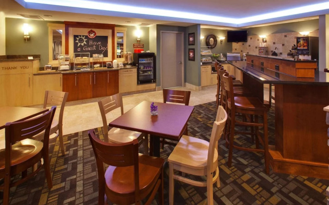 AmericInn Hotel & Suites Fairfield