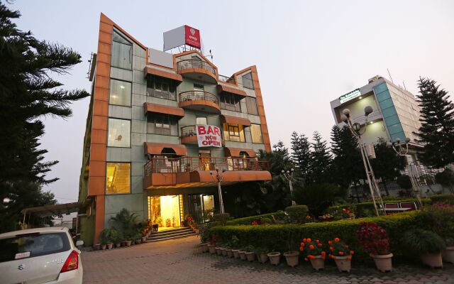 OYO 10072 Hotel Amrit Regency