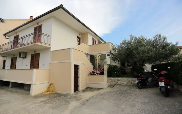 Mut - 250 m From Beach - A1