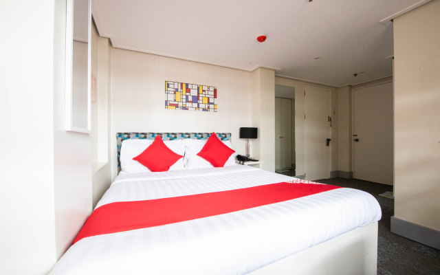 OYO 492 Sunset View Ridge Residences