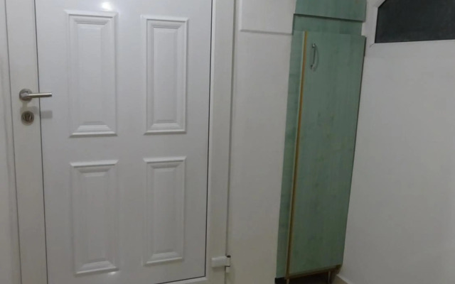 Jasmin White Apartment