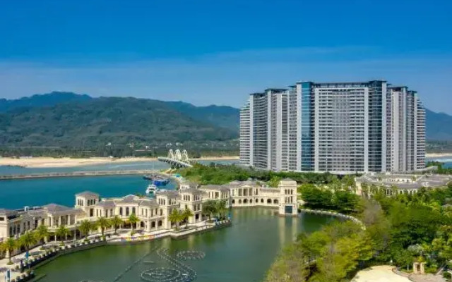 The sea Hotel.
