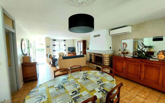 Spacious House With Garden Near The Beach