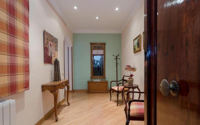 Sagrada Familia - Gaudi Apartment