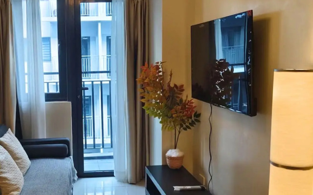 Live Just Steps Away From Mall of Asia