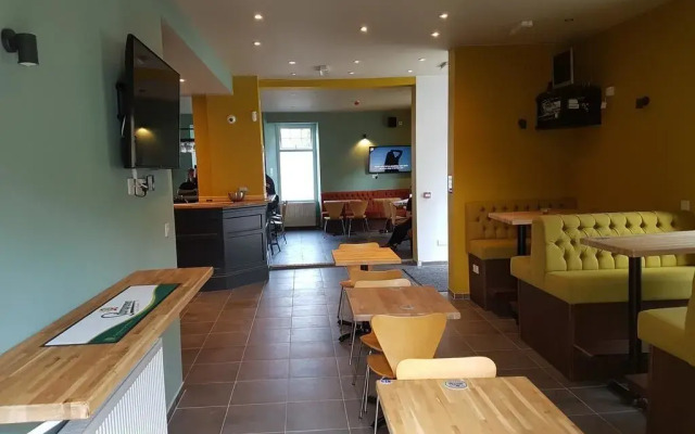 Windsor Hotel & Bar