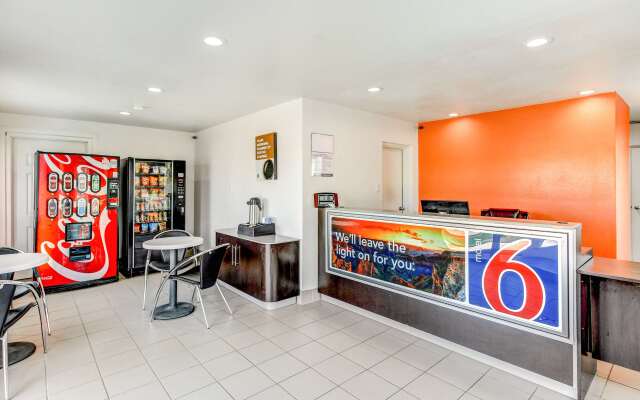 Motel 6 Waco, TX - Lacy Lakeview