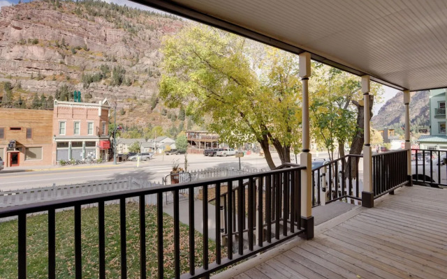 Patio & Mountain Views: Central Ouray Getaway!