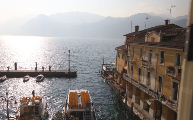 The charmant apartment with lake view