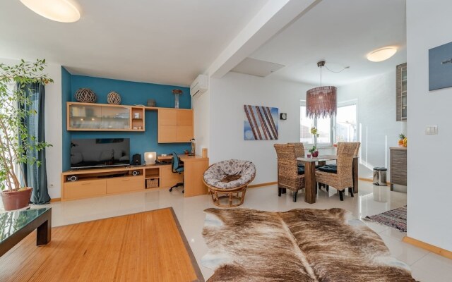 Romantic Oasis modern Apartment