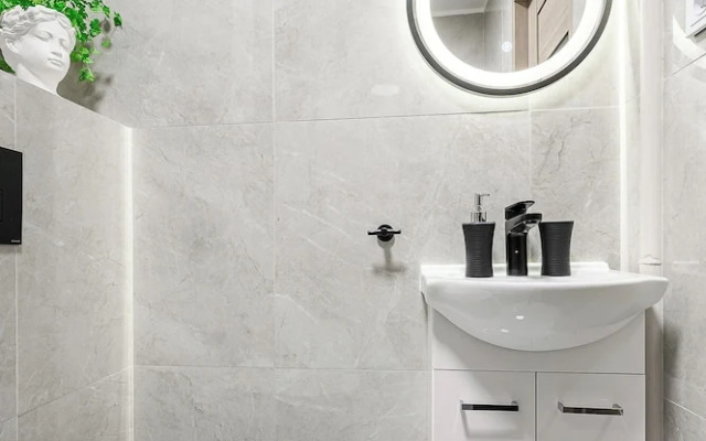 Lumina opposite the Palace of Culture