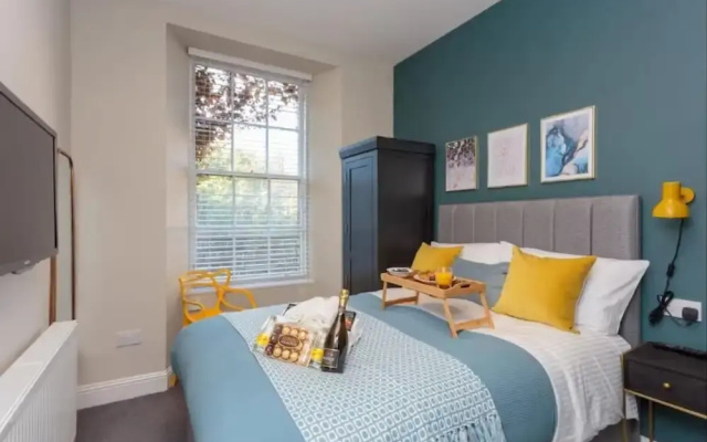 2bed 2bath Apartment Beneath Edinburgh Castle