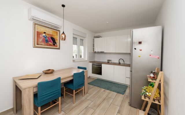 Modern Apartment Domina, With Balcony and Parking
