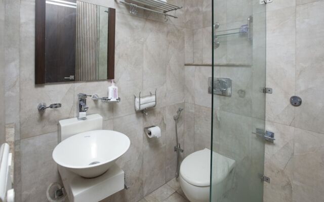 OYO 2216 Hotel Live Inn