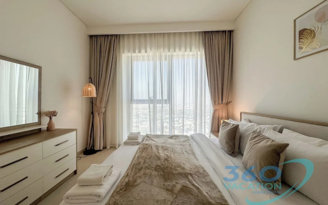 Downtown Views 1 BR Apartment high floor