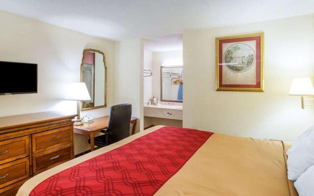 Econo Lodge Inn & Suites Macon