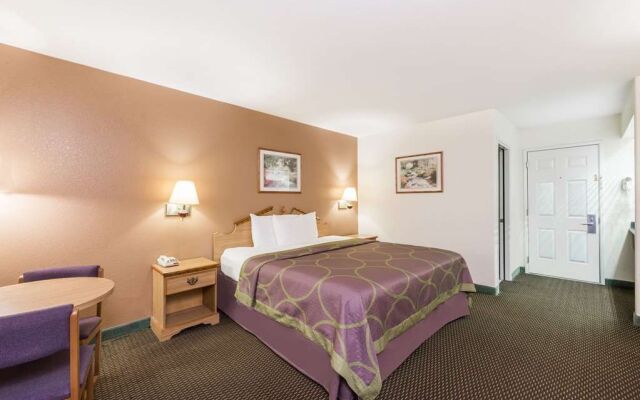 Super 8 Arkansas City Ks