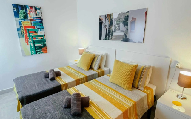 Stunning 2 bedroom apartment with Pool View