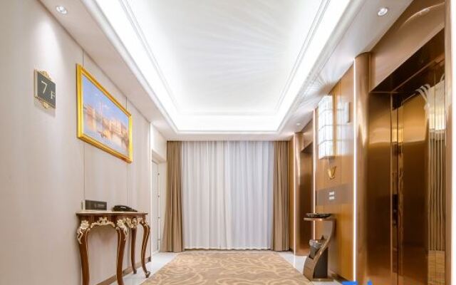 Vienna International Hotel (Yinzhu Metro Station, West Coast, Qingdao)