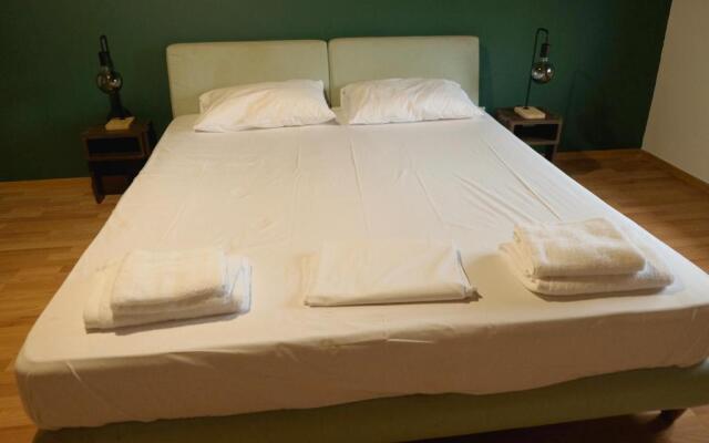 Seaside 5 Bedroom Spacious Villa close to airport