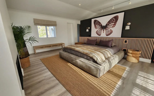 Flamingo Villa Beach Pool Luxury Solar Back Up