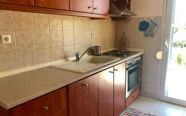 Gerakini 2BR Apt with Shared Pool