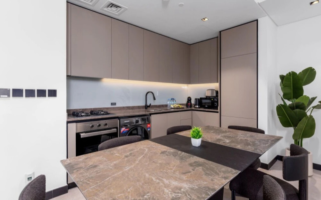 Waves - Tranquil Waterfront Living 2B Retreat With Balcony