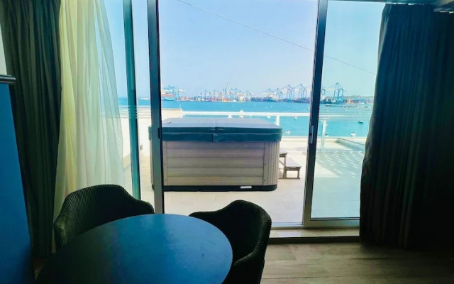 South32 Hotel