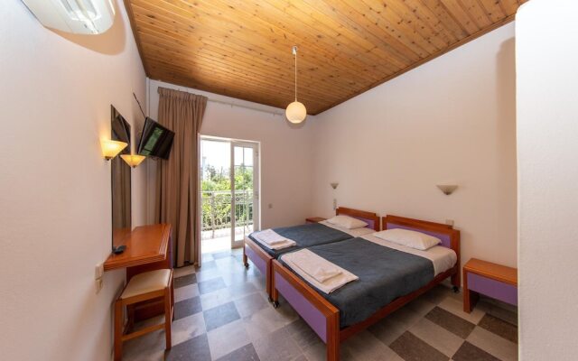 Manias Hotel Apartments