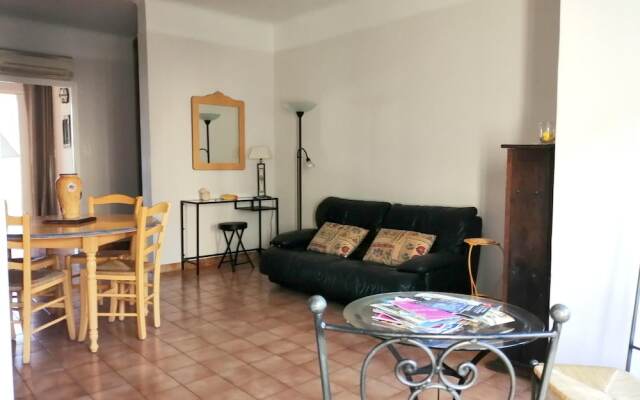 Apartment With 2 Bedrooms in Arles, With Wifi - 30 km From the Beach