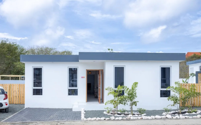 Modern Garden Villa Near Jan Thiel Mambo