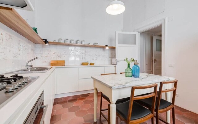 Bright 3 bed Flat 9 min From Piazza di Spagna