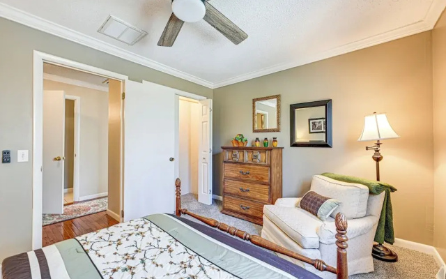 Lakefront Cabin Retreat w/ Dock in Robbinsville!