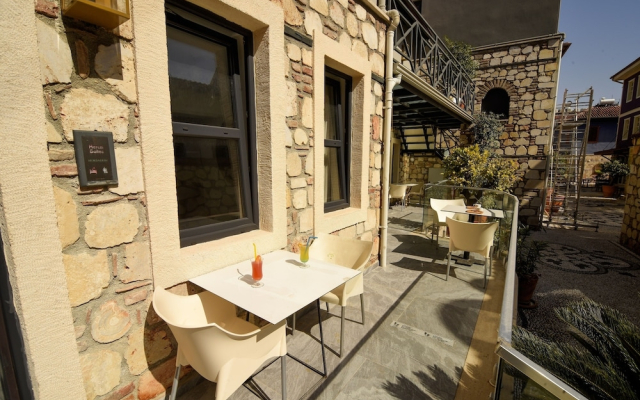 Chic Studio Flat with Patio SARDUNYA