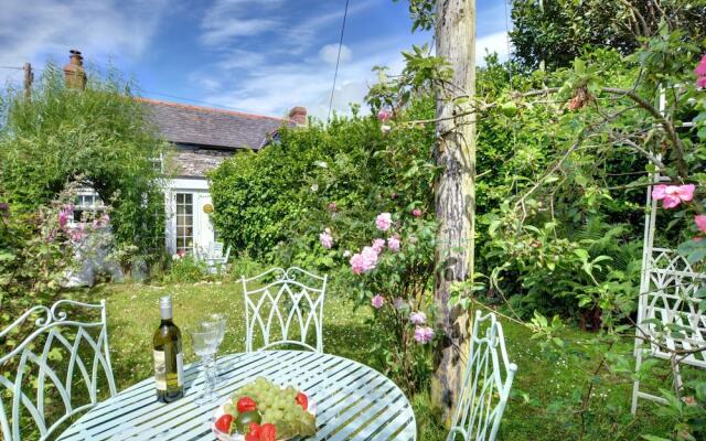 Authentic Holiday Home in Penrose near Beach