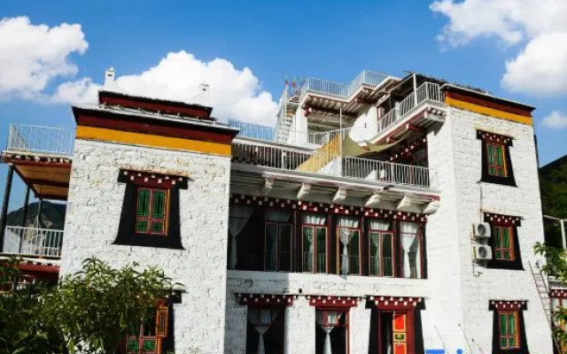 Danba Blue Bird Homestay