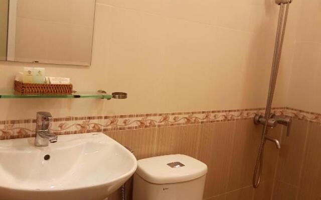 Thi Long Phung Hotel