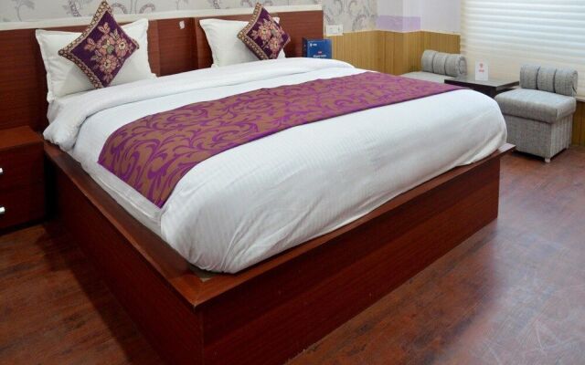 OYO 4308 Hotel Zaarang Inn