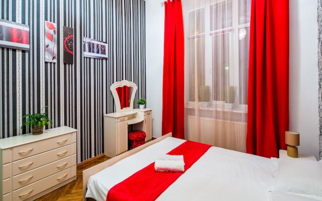 Three bedrooms & studio in the Center