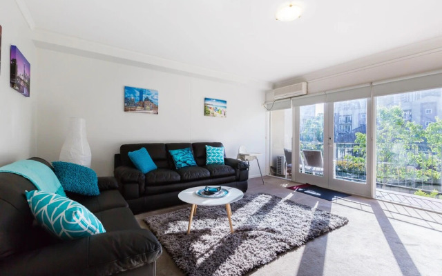 KAYLA, 2BDR Southbank Apartment