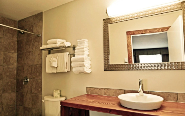 Travelodge by Wyndham Golden Sportsman Lodge