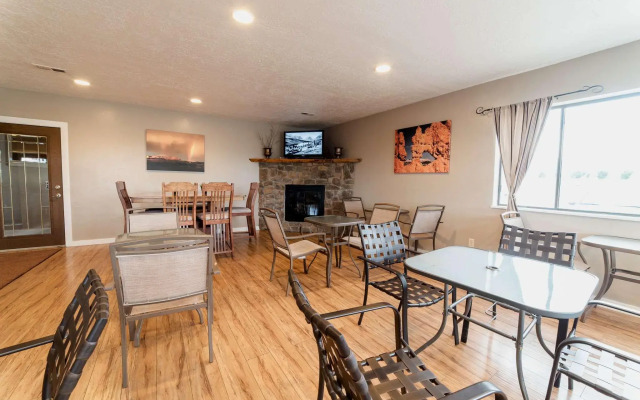 Red Ledges Inn