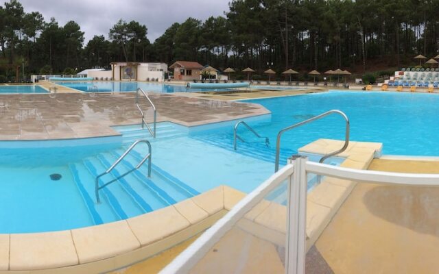 Chalet Orange Naturiste la Jenny