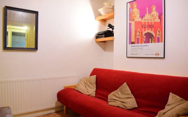 1 Bedroom Flat Next to Victoria Park Village