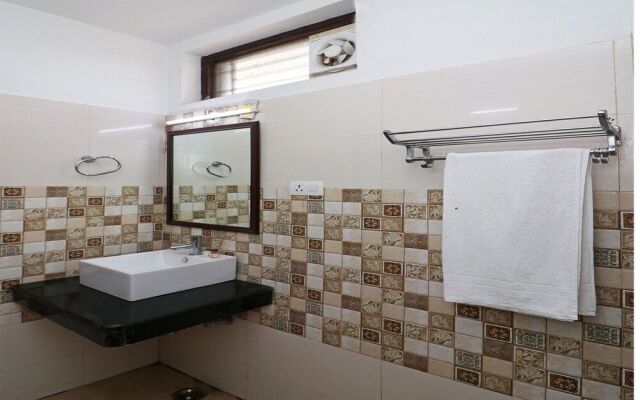 OYO 11520 Galaxy Paradise