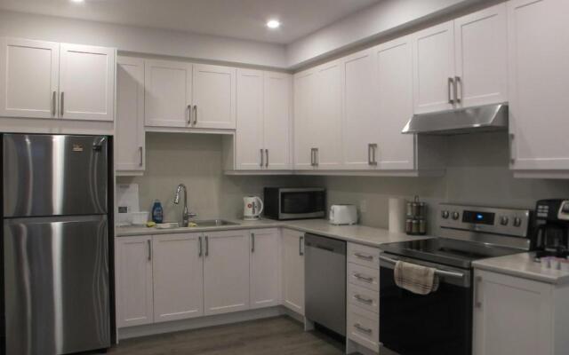 Charming, Comfortable Apartment in Pickering