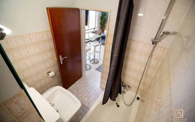 Charming Studio - City Center W Smart TV