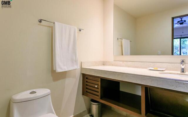 Swim Up Apartment P003