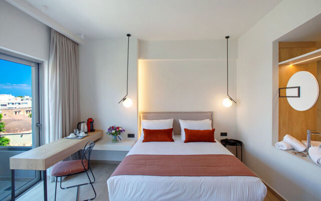 The City Hotel & Suites