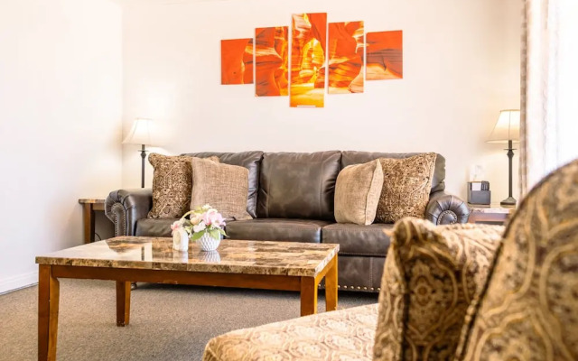 1 or 3 Bedroom Apartment with Full Kitchen